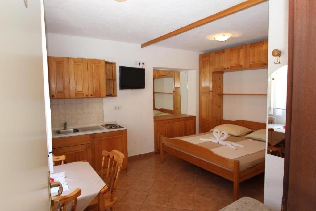 Lovely Studio Apartments Mali Raj Vrsar Buitenkant foto