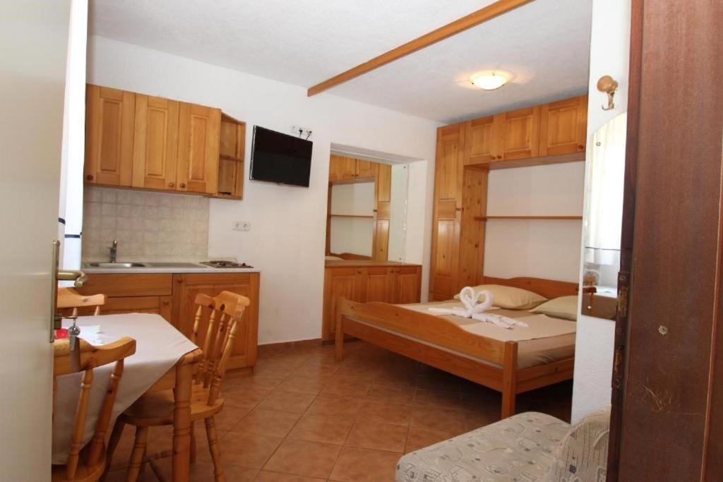 Lovely Studio Apartments Mali Raj Vrsar Buitenkant foto