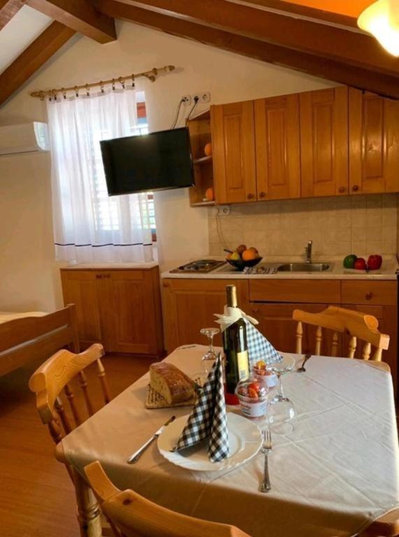 Lovely Studio Apartments Mali Raj Vrsar Buitenkant foto