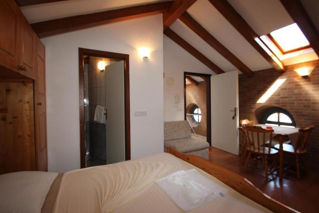 Lovely Studio Apartments Mali Raj Vrsar Buitenkant foto